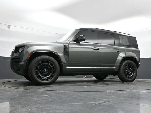Used 2025 Land Rover Defender 110 AWD/4WD image 45