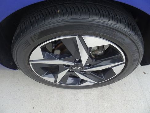 Used 2023 Hyundai Elantra SEL w/ Convenience Package FWD image 10