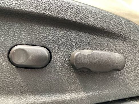 Used 2017 Buick Encore Essence FWD image 31