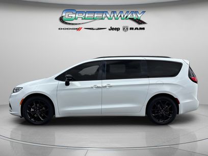 New 2026 Chrysler Pacifica Limited w/ S Appearance Package