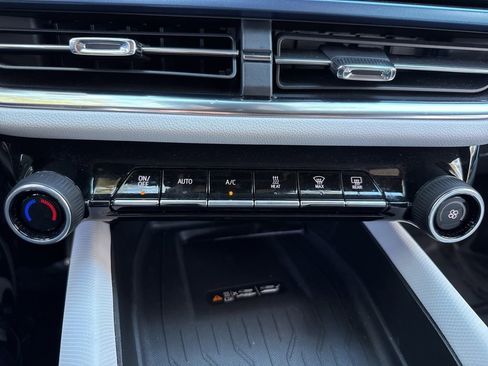 Used 2025 Chevrolet Equinox EV LT image 35