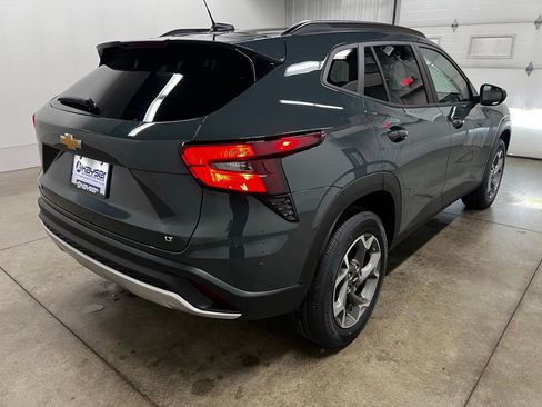 New 2026 Chevrolet Trax LT w/ LT Convenience Package FWD image 3