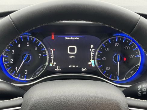 Used 2024 Chrysler Pacifica Touring-L FWD image 16