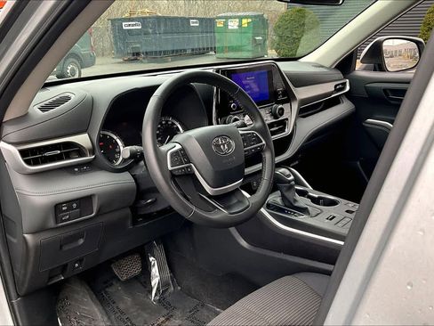 Certified 2024 Toyota Highlander LE AWD/4WD image 18