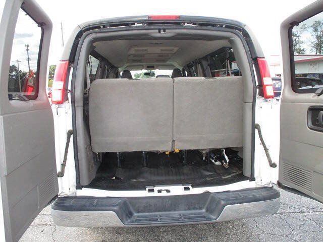 Used 2018 Chevrolet Express 3500 LT w/ LT Preferred Equipment Group RWD image 28