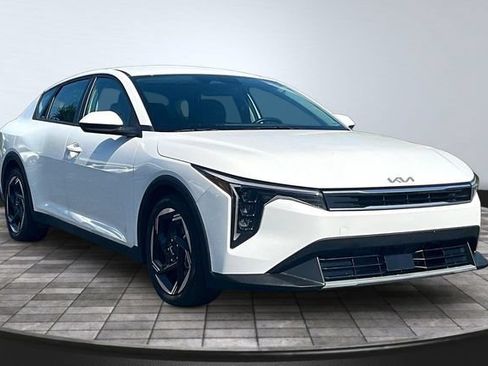 Certified 2025 Kia K4 EX FWD image 3