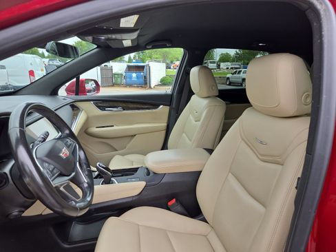 Used 2019 Cadillac XT5 FWD image 9