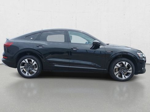 Certified 2022 Audi e-tron Prestige w/ Prestige Package AWD/4WD image 4