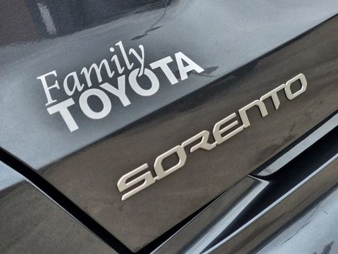 Used 2023 Kia Sorento S image 7