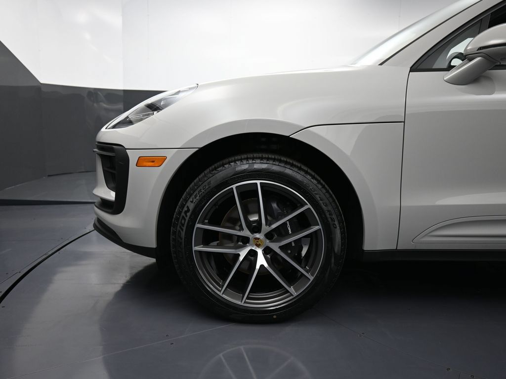 Certified 2026 Porsche Macan AWD/4WD image 12