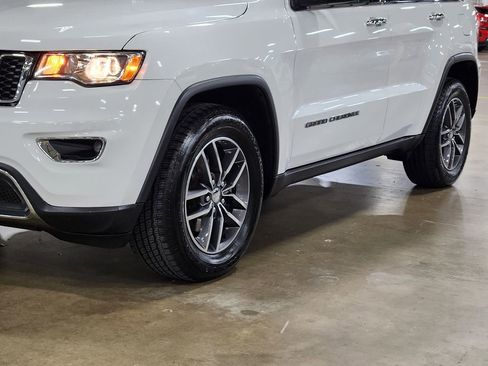 Used 2018 Jeep Grand Cherokee Limited image 17