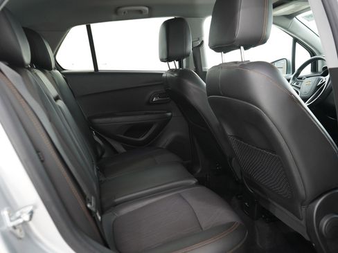 Used 2020 Chevrolet Trax LT w/ LT Convenience Package FWD image 13