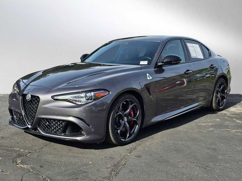 Used 2023 Alfa Romeo Giulia Quadrifoglio image 7