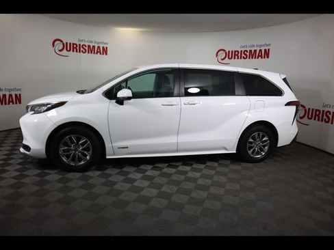 Used 2021 Toyota Sienna LE image 9