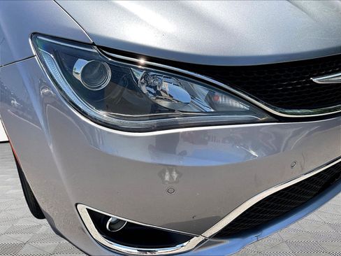 Used 2017 Chrysler Pacifica Touring-L Plus w/ Advanced Safetytec Group FWD image 32