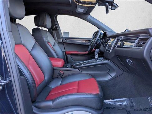 Used 2017 Porsche Macan image 25