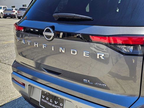 Used 2025 Nissan Pathfinder SL AWD/4WD image 15