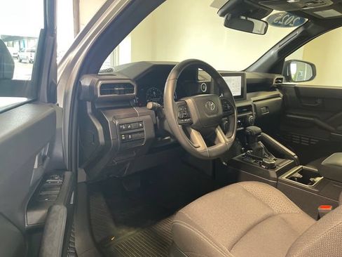 Used 2025 Toyota 4Runner SR5 AWD/4WD image 6