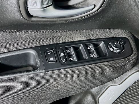 Used 2020 Jeep Renegade Sport w/ Sport Appearance Group image 17