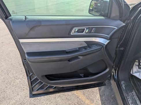 Used 2017 Ford Explorer XLT w/ Equipment Group 202A FWD image 10