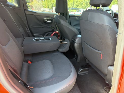 Used 2015 Jeep Renegade Trailhawk w/ Popular Equipment Group AWD/4WD image 18