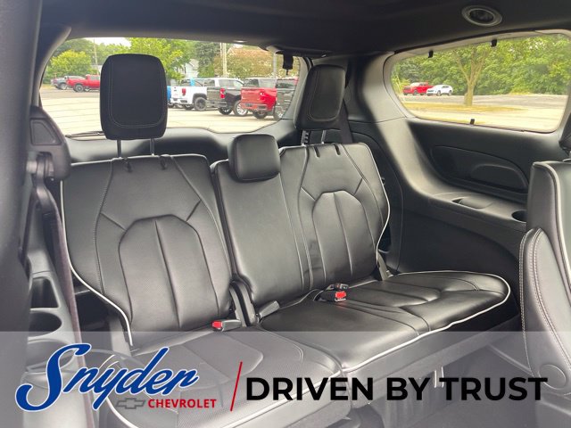 Used 2025 Chrysler Pacifica Limited FWD image 38