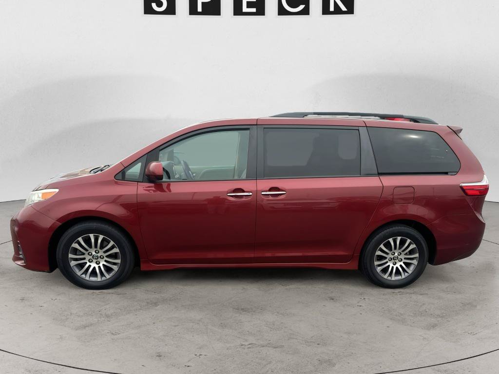 Used 2019 Toyota Sienna XLE w/ XLE Navigation Package FWD image 2