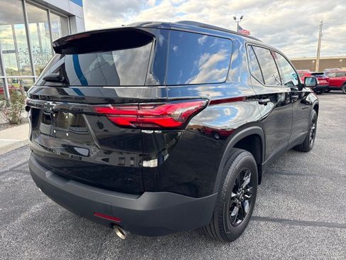 Used 2023 Chevrolet Traverse LT FWD image 3