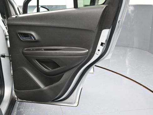 Used 2019 Chevrolet Trax LT w/ LT Convenience Package image 33