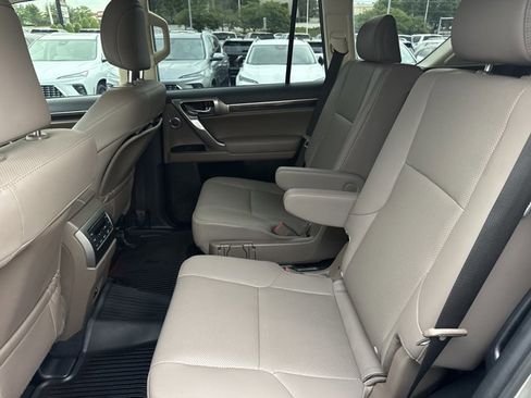 Used 2022 Lexus GX 460 Premium w/ Accessory Package AWD/4WD image 6