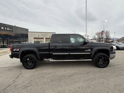 Used 2005 Chevrolet Silverado 2500 LT w/ Heavy-Duty Power Package image 8