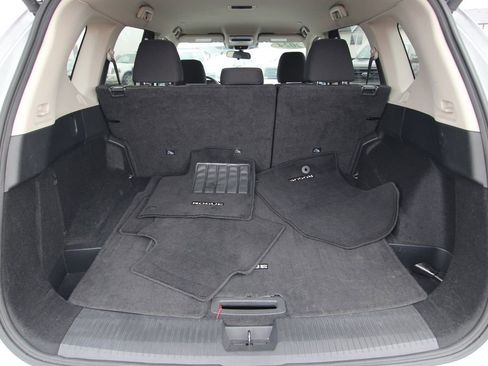 Used 2024 Nissan Rogue SV image 12