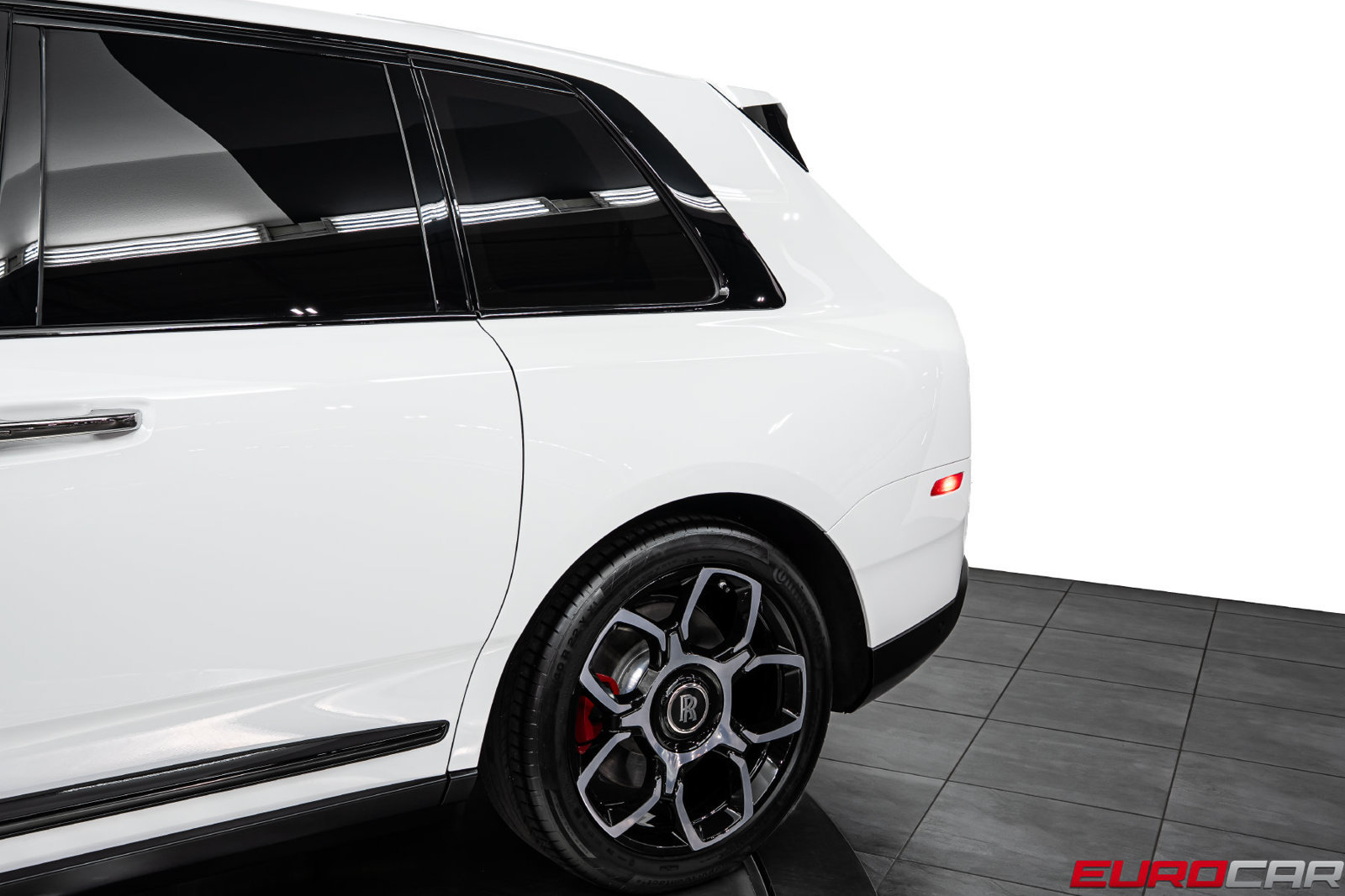 Used 2022 Rolls-Royce Cullinan Black Badge w/ Dark Exterior Package AWD/4WD image 16