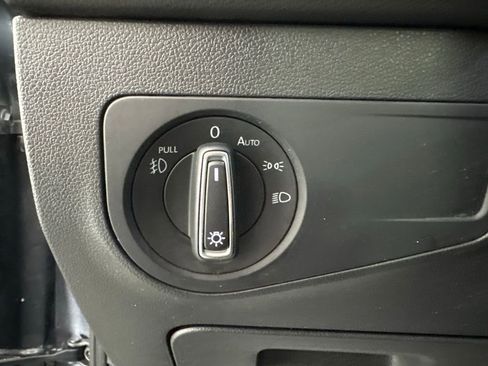 Used 2019 Volkswagen Tiguan SEL image 17