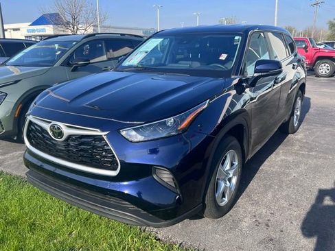 Used 2023 Toyota Highlander L image 1