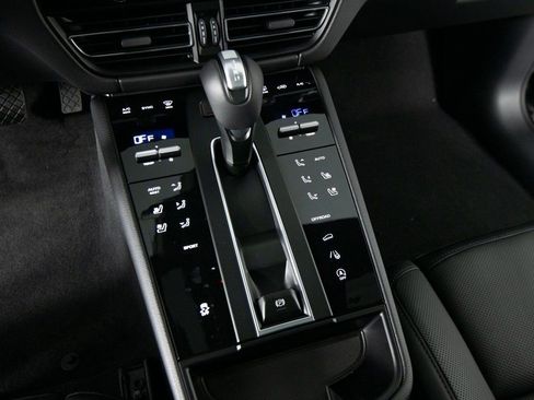 New 2026 Porsche Macan image 27