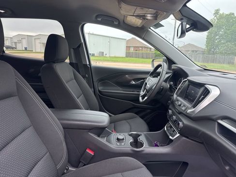 Used 2024 GMC Terrain SLE w/ Driver Convenience Package FWD image 6