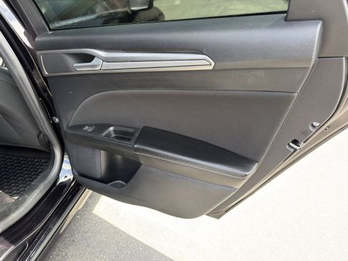 Used 2020 Ford Fusion SE FWD image 13