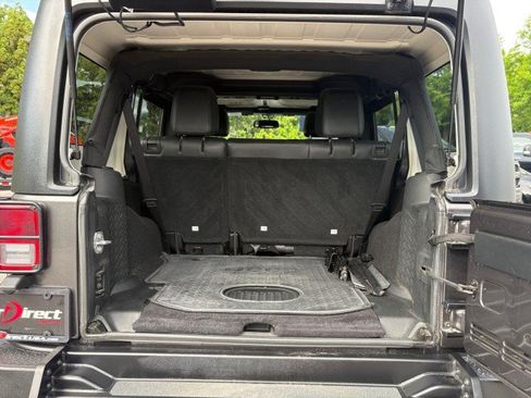 Used 2017 Jeep Wrangler Unlimited Sahara AWD/4WD image 14