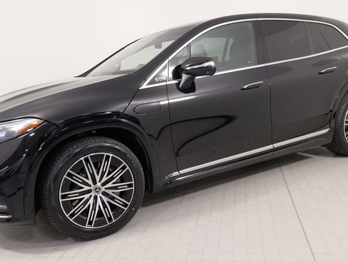 Used 2023 Mercedes-Benz EQS 580 4MATIC SUV image 1