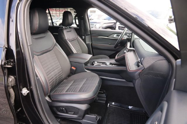 Certified 2025 Ford Explorer ST-Line w/ ST-Line Street Pack AWD/4WD image 28