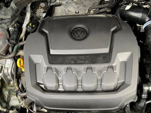 Used 2023 Volkswagen Tiguan SE image 32