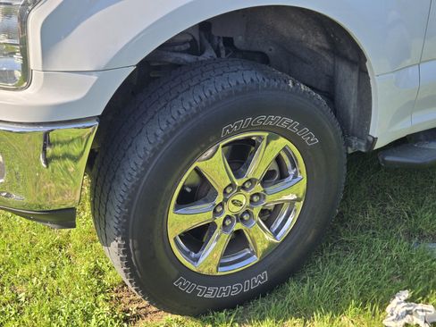 Used 2018 Ford F150 XLT w/ Equipment Group 302A Luxury image 8