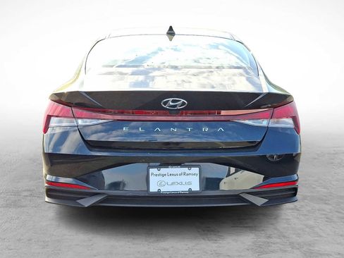Used 2023 Hyundai Elantra SEL w/ Convenience Package FWD image 4