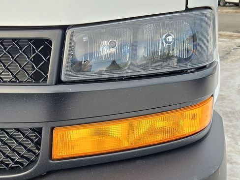 Used 2025 Chevrolet Express 2500 w/ Driver Convenience Package image 13