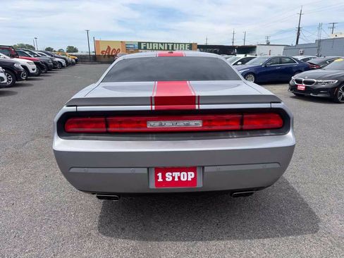 Used 2014 Dodge Challenger SXT RWD image 4