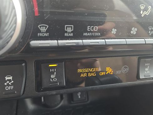 Used 2022 Toyota RAV4 XLE w/ Convenience Package image 24