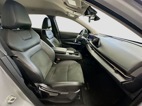 Used 2024 Nissan Ariya AWD image 32