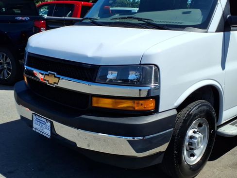 Used 2025 Chevrolet Express 2500 w/ Driver Convenience Package RWD image 7