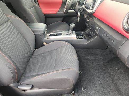Used 2022 Toyota Tacoma SR5 RWD image 17